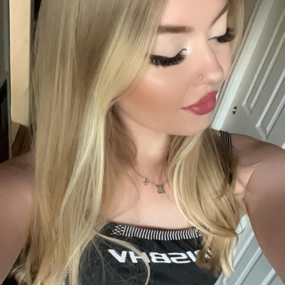 Meet your Posher, Robyn - Picture 1 of 1